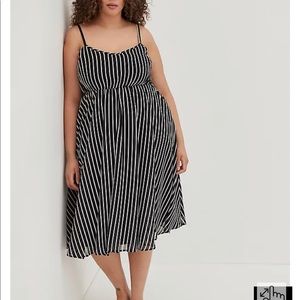 PLEATED MIDI DRESS - CHIFFON STRIPE BLACK & WHITE size 00